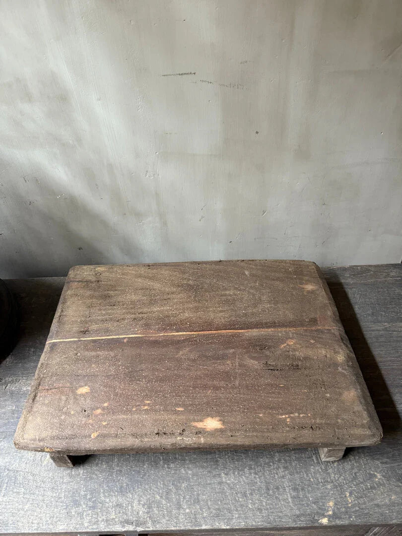 Authentieke, handgemaakte houten Bajot schaal uit India, sober landelijk woonaccessoire