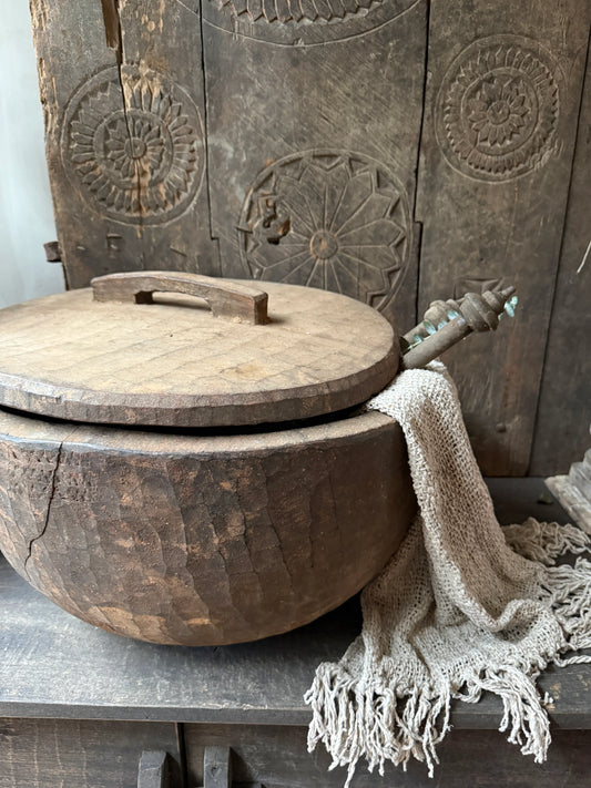 Handgemaakte houten bak met deksel, landelijke woondecoratie uit India, My Sober Home