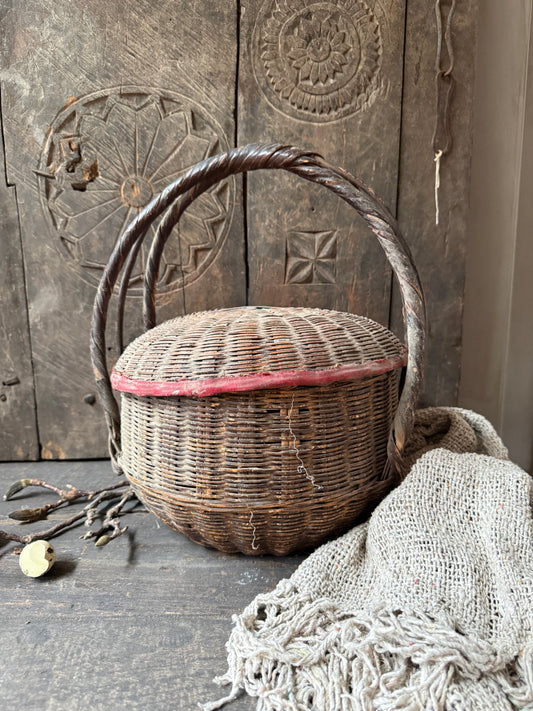 Traditionele Chinees draagmandje met deksel