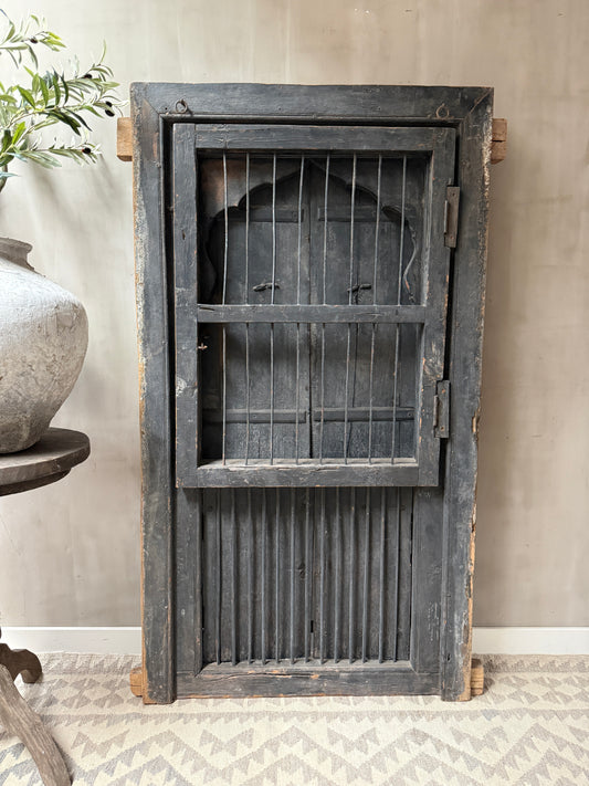 Authentiek unieke deurenset met tralies