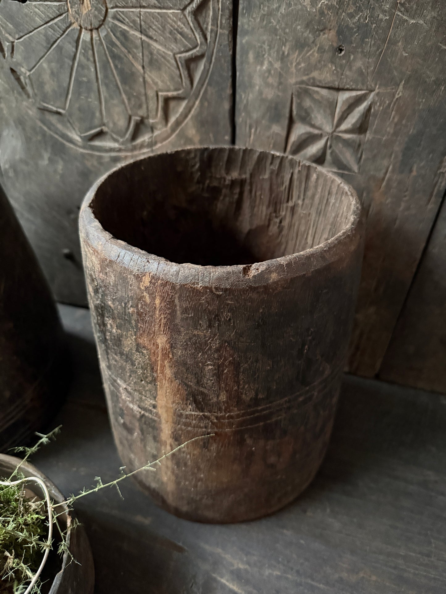 Authentieke oude houten pot, handgemaakt, sober landelijk woonaccessoire uit India