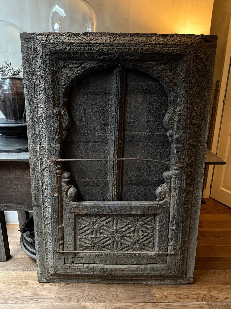 Handgemaakte, sobere houten raamdecoratie uit India, uniek woonaccessoire My Sober Home