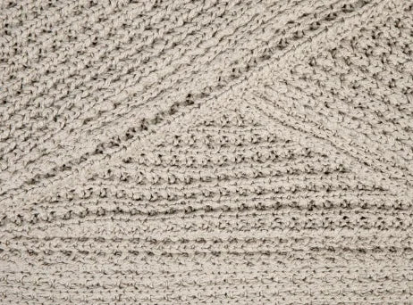 Close-up van handgemaakt Ibiza linnen, neutrale kleur, landelijk woonaccessoire My Sober Home