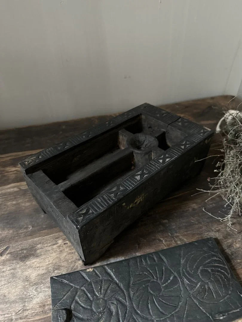 Zwart handgemaakt houten kistje met deksel, landelijke decoratie uit India, My Sober Home