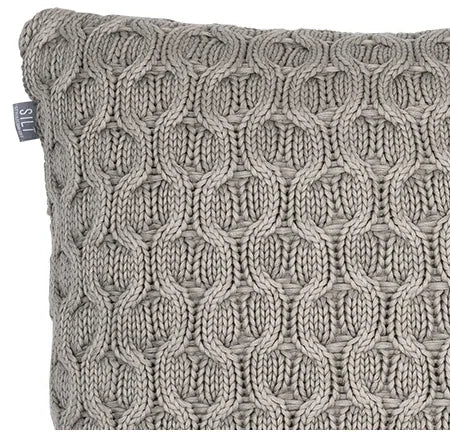 Grijs gebreid sierkussen met opvallend patroon, landelijke woonaccessoire My Sober Home