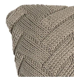 Close-up van handgemaakt kussen Valancia met gevlochten patroon in licht steen, My Sober Home