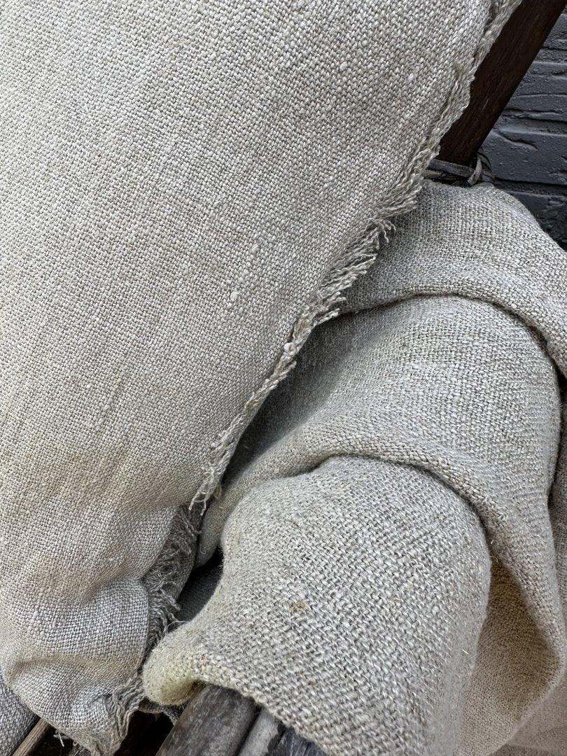 Handgemaakt linnen naturel kussen en plaid, landelijke woonaccessoires My Sober Home