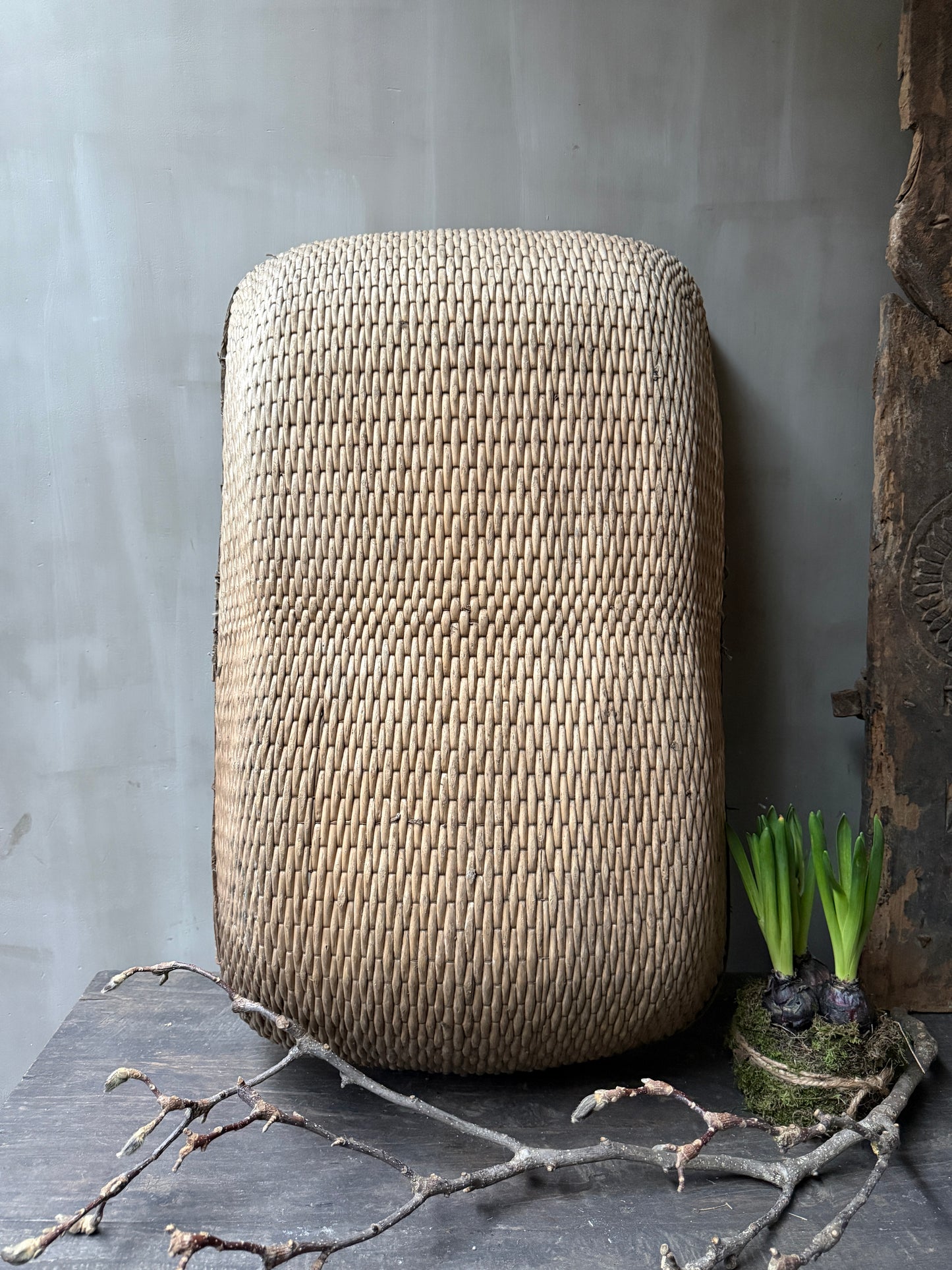 Antiker orientalischer Reiskorb, quadratisch