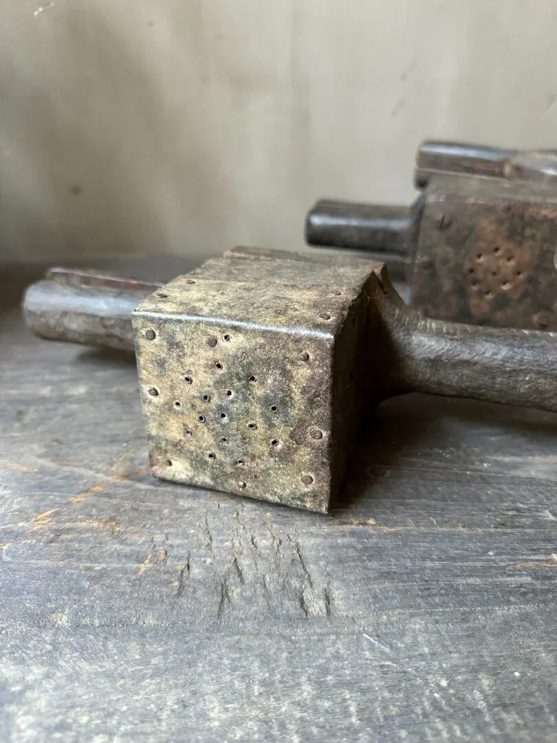 Authentieke oude pers - My Sober Home