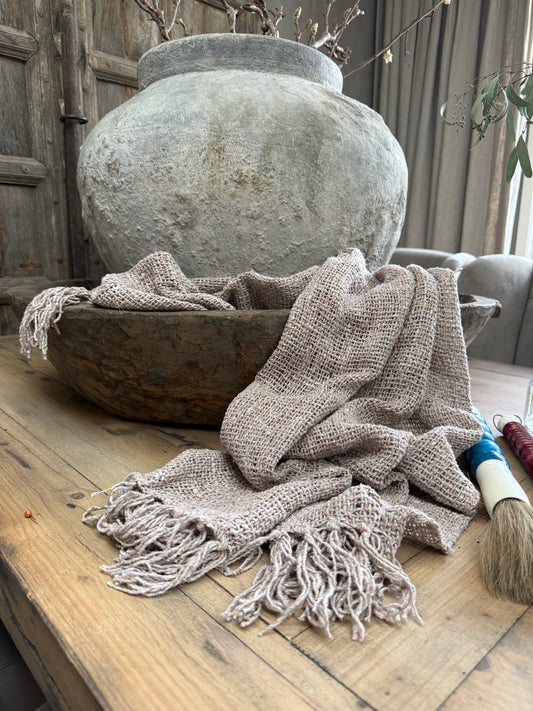 Taupe shabby doek voor sobere interieurstyling