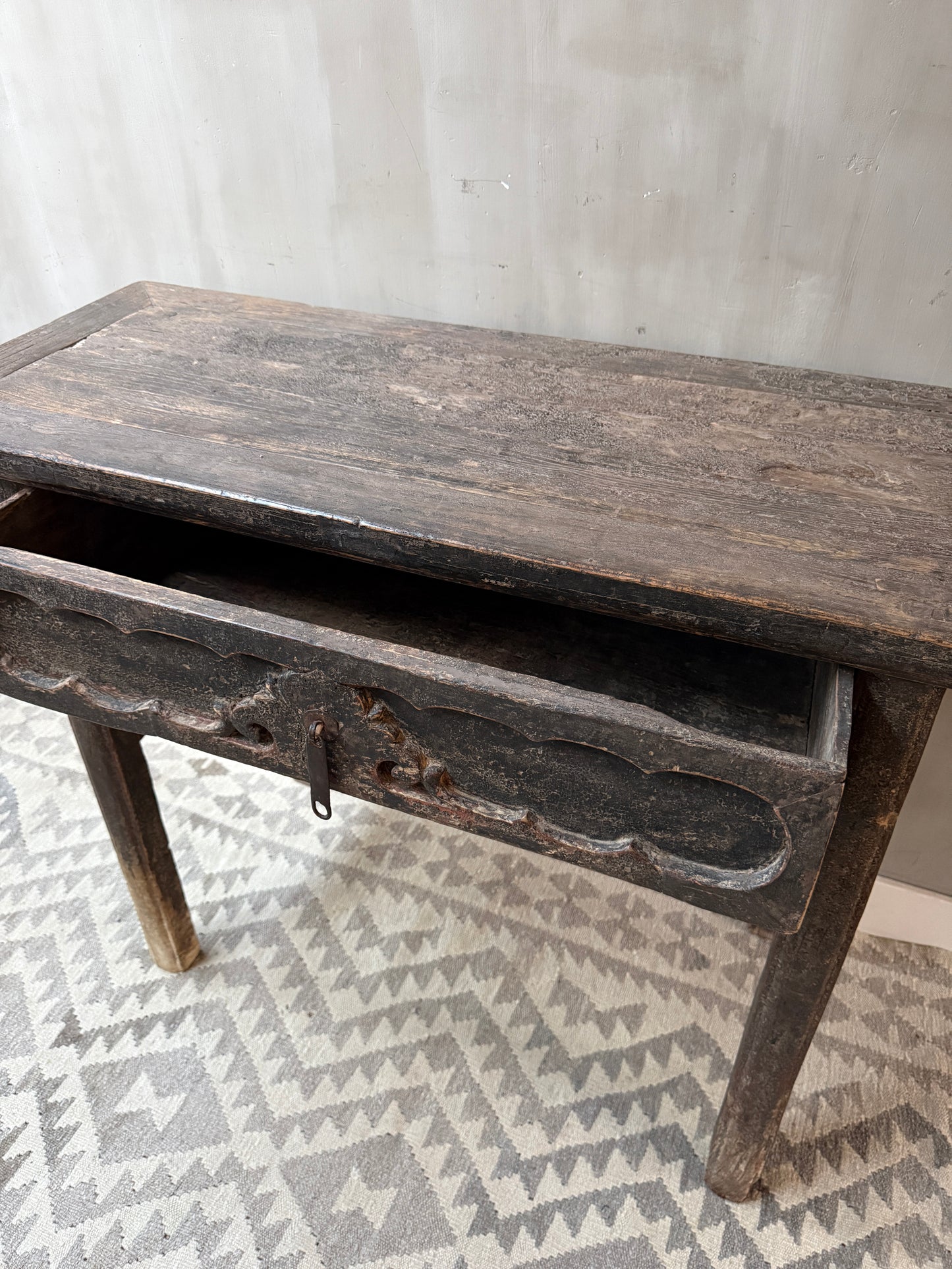 Antiker chinesischer Altarwandtisch / Schrank