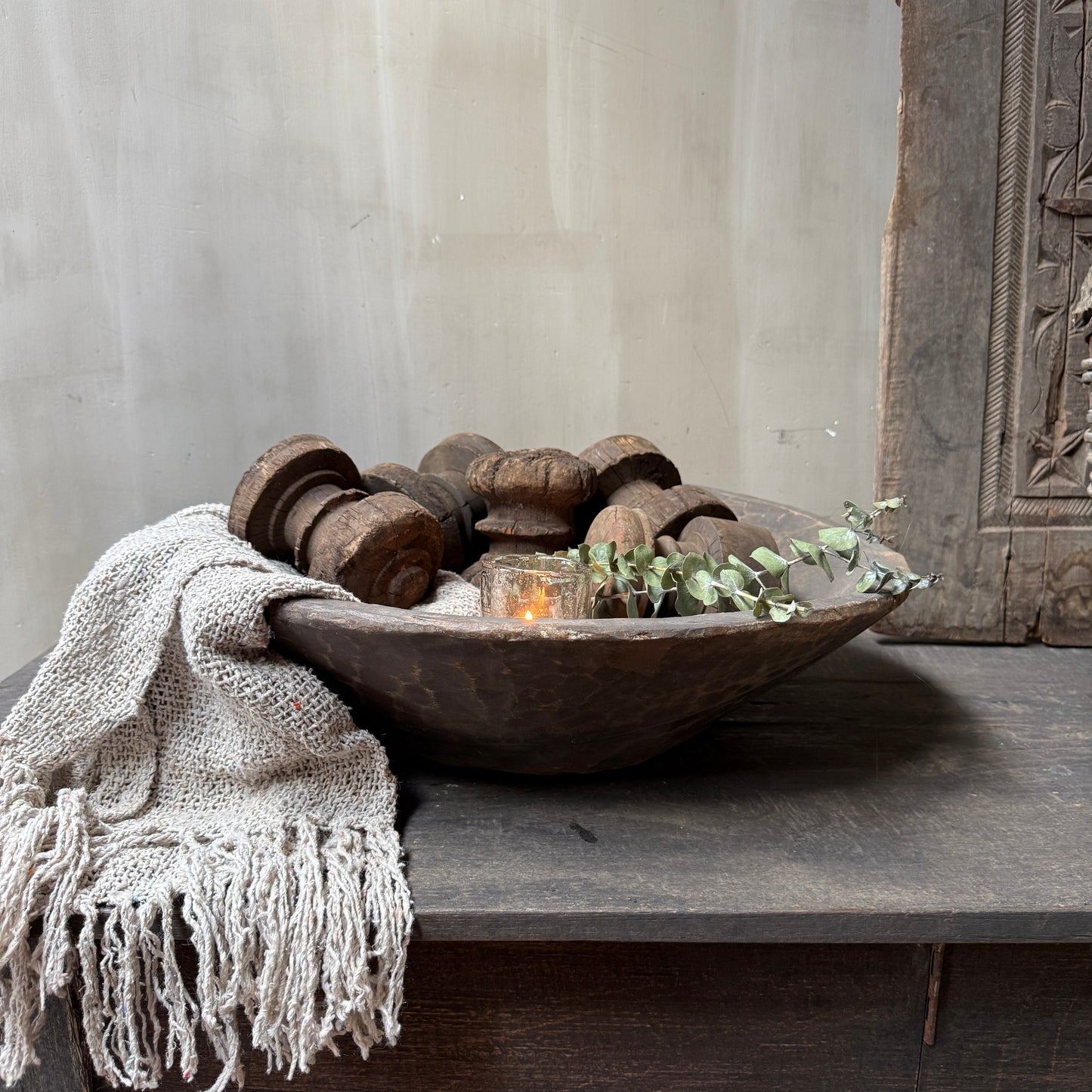 Alte hölzerne Stapelschale