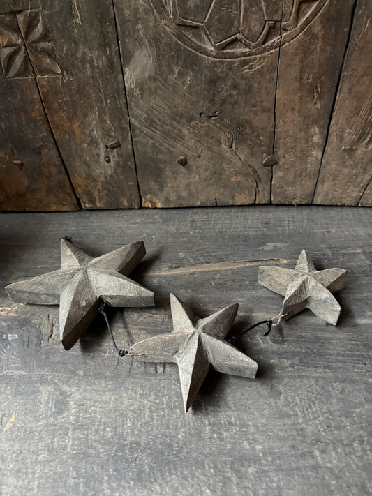 Hanger met drie houten sterren