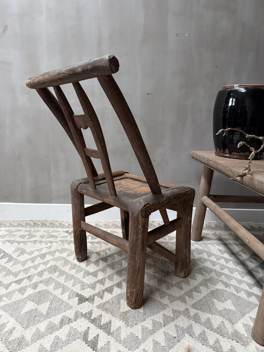 Chinees houten stoeltje met natuurlijke patina
