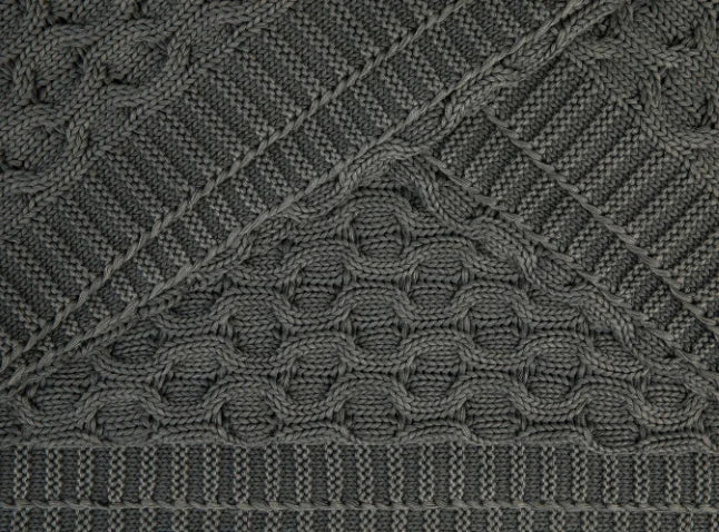 Close-up antraciet gebreide woonaccessoire met textuur, My Sober Home landelijk interieur