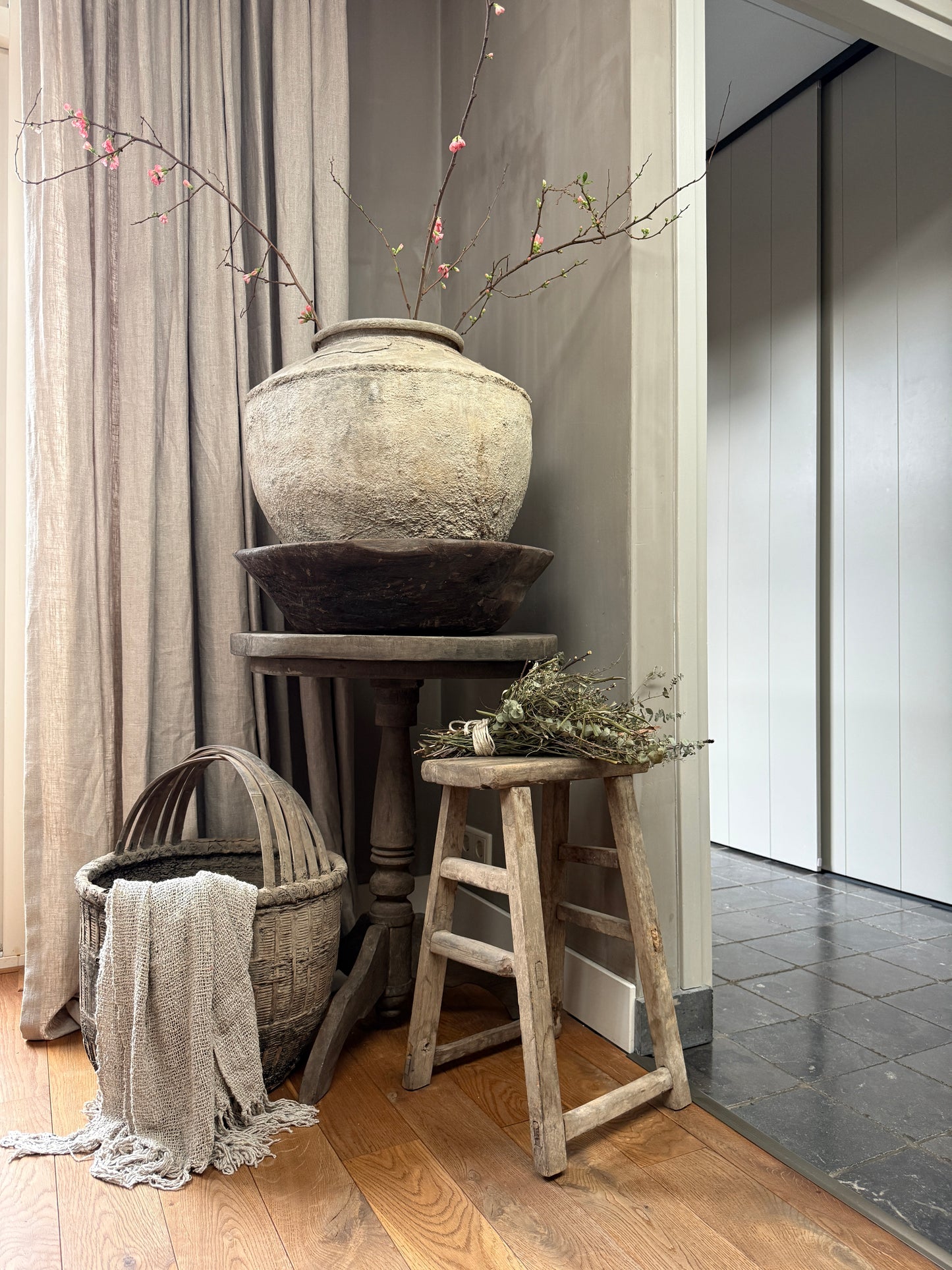 Interieur decoratie set wijntafel