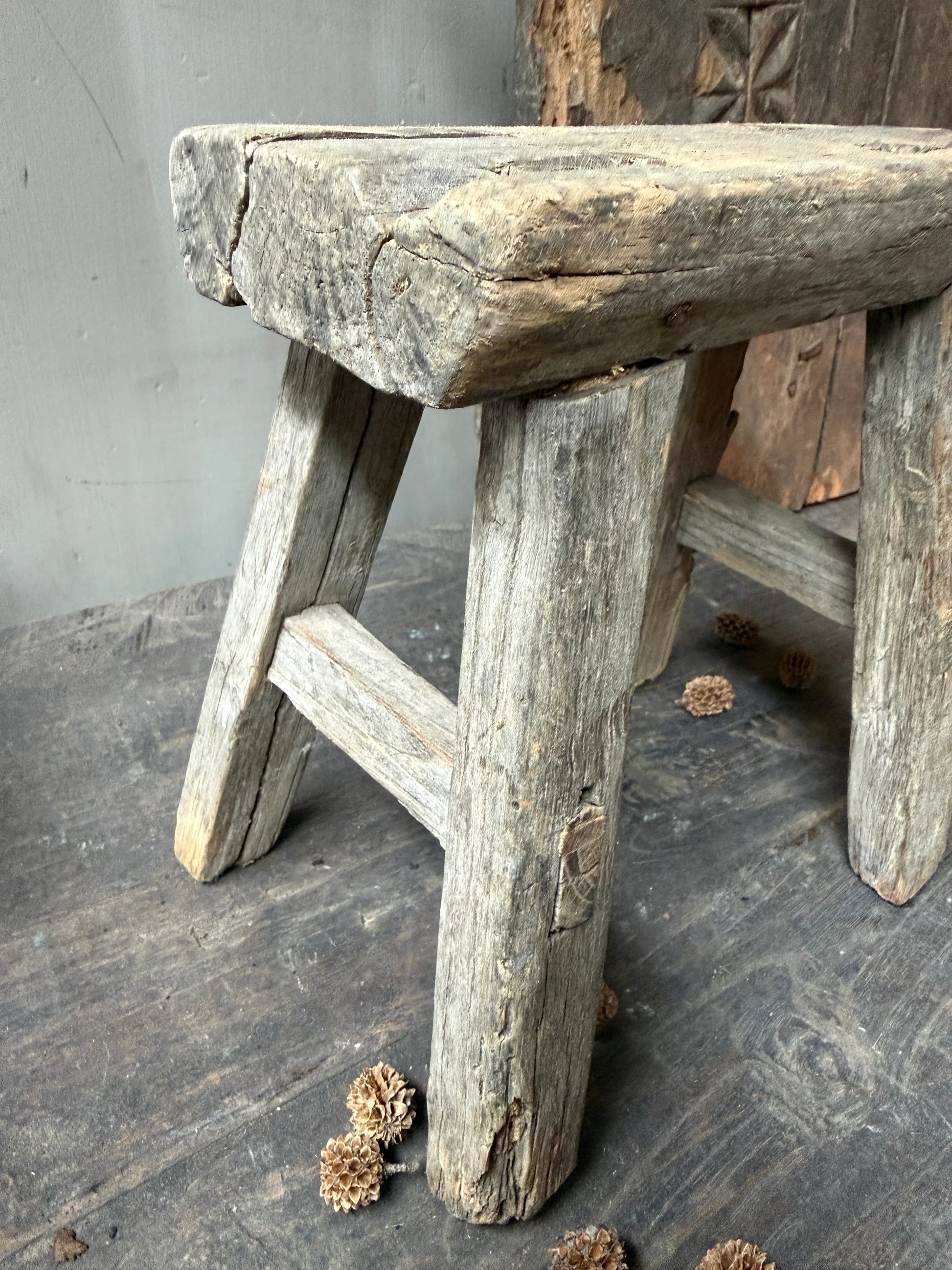 Antiek vensterbank / baby krukje - My Sober Home