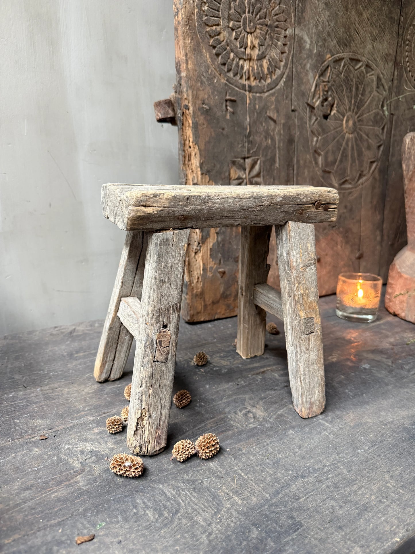 Antiek vensterbank / baby krukje - My Sober Home