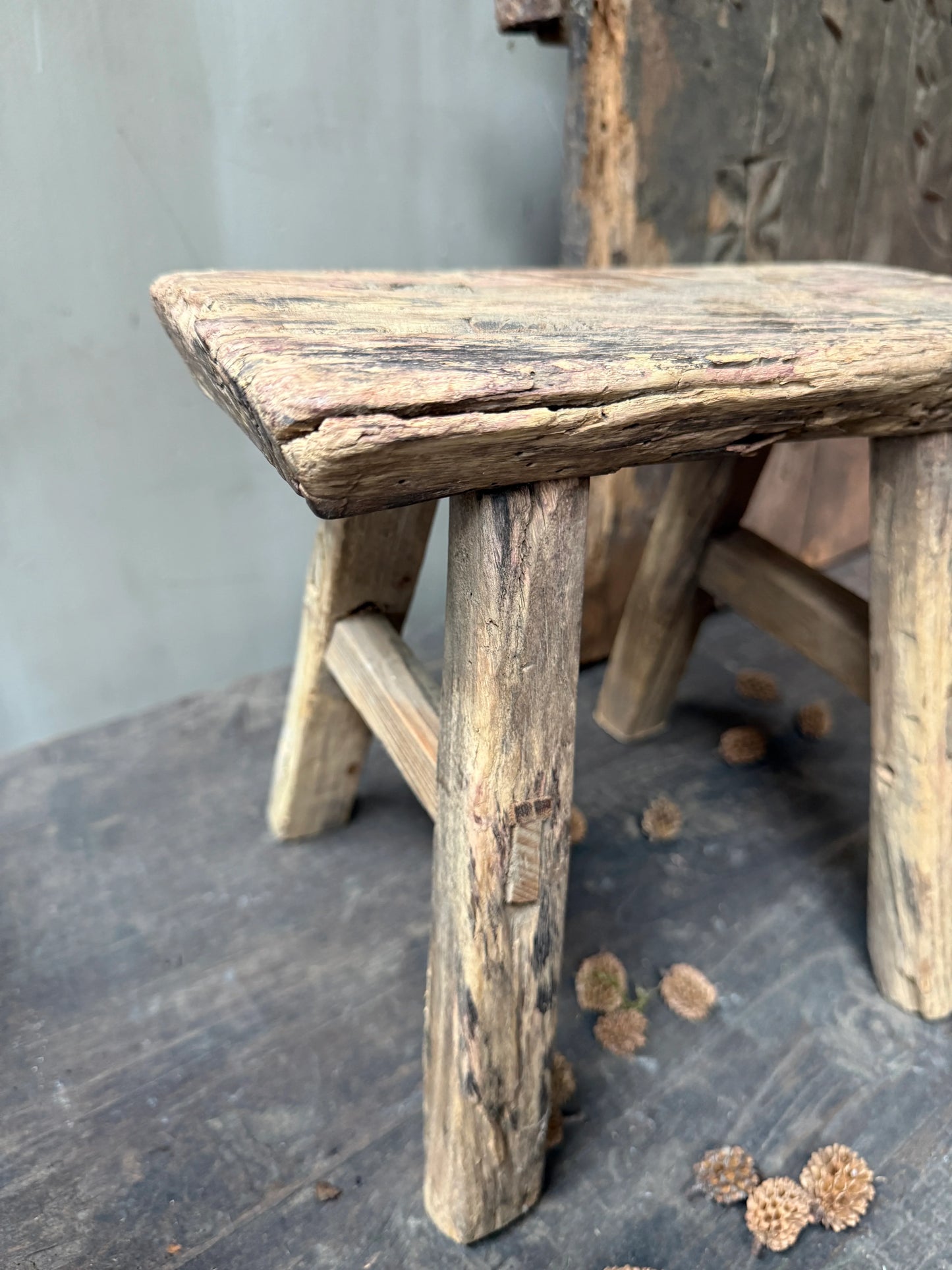 Handgemaakt babykrukje van oud hout, landelijk en sober interieuraccessoire, My Sober Home