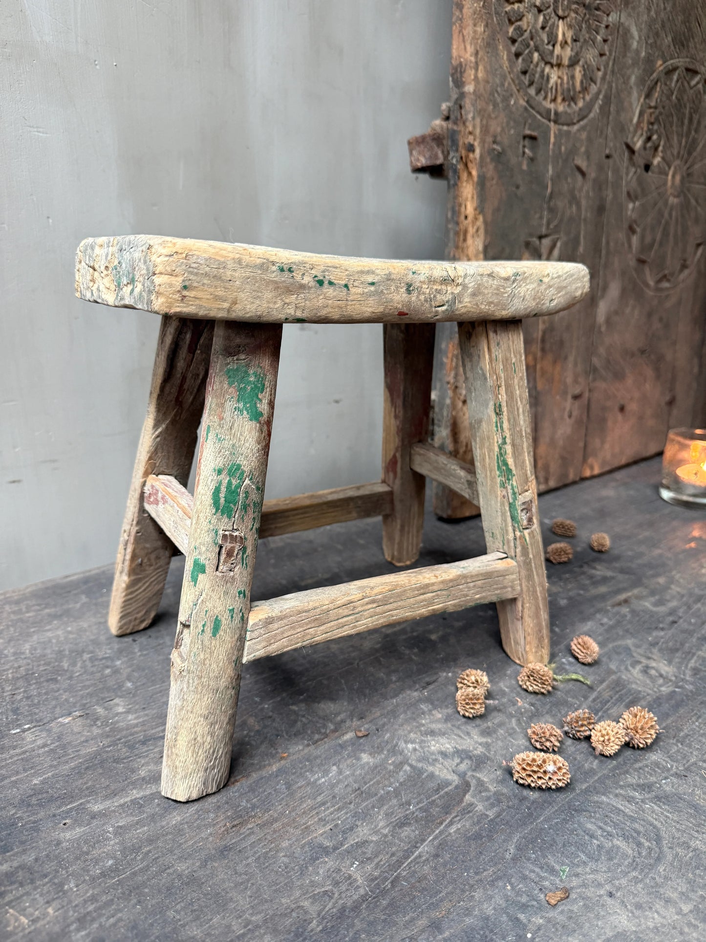 Authentiek handgemaakt houten babykrukje met verweerde look, landelijke stijl, My Sober Home