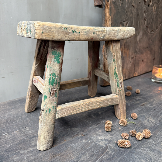 Altes Fensterbrett / Babyhocker