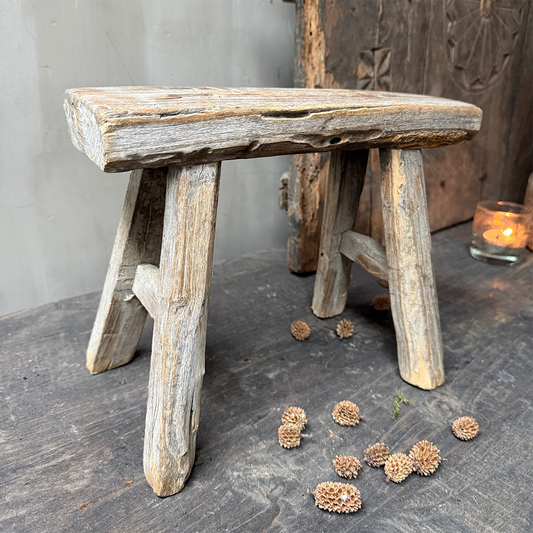 Altes Fensterbrett / Babyhocker