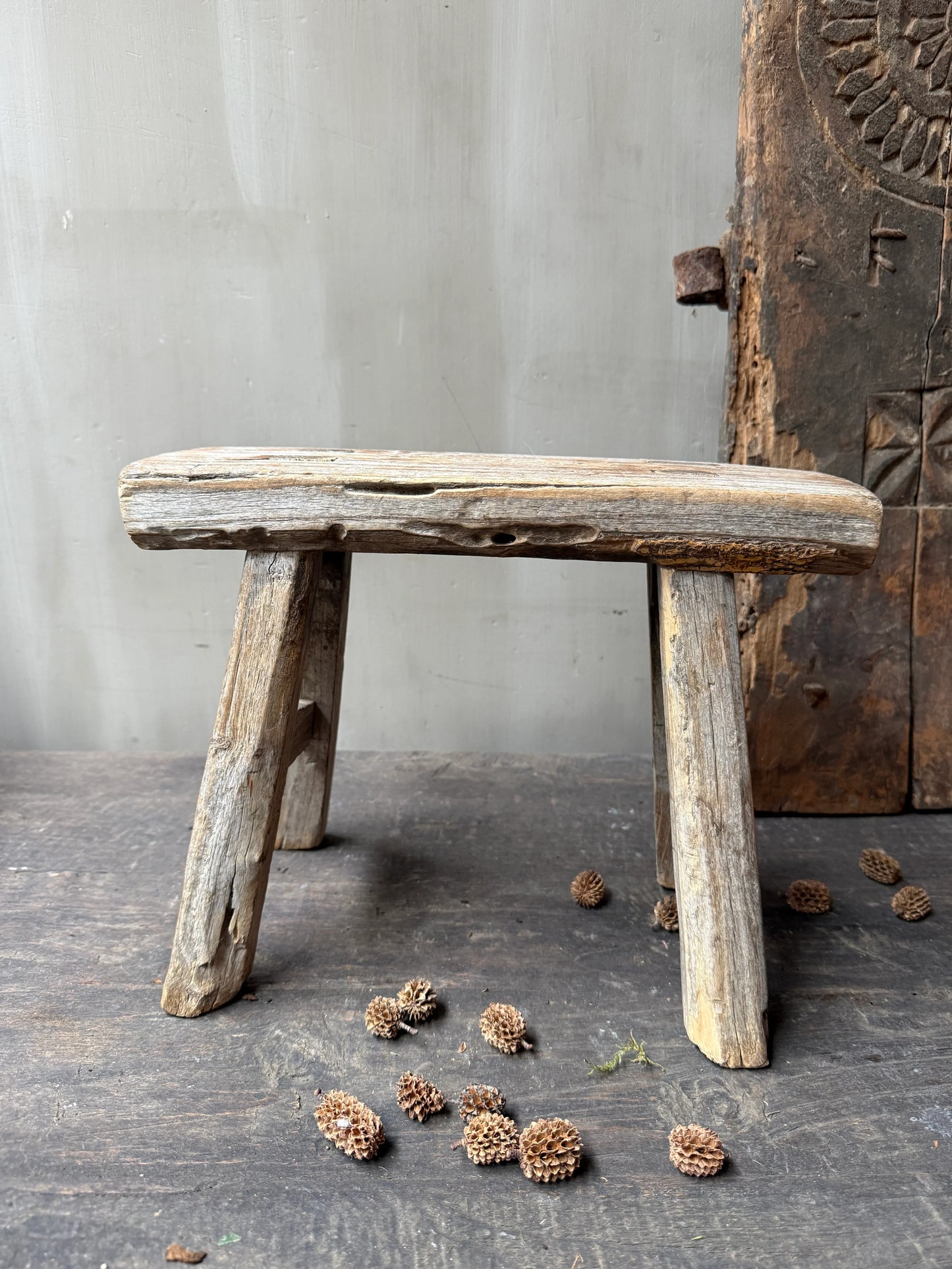 Antiek vensterbank / baby krukje - My Sober Home