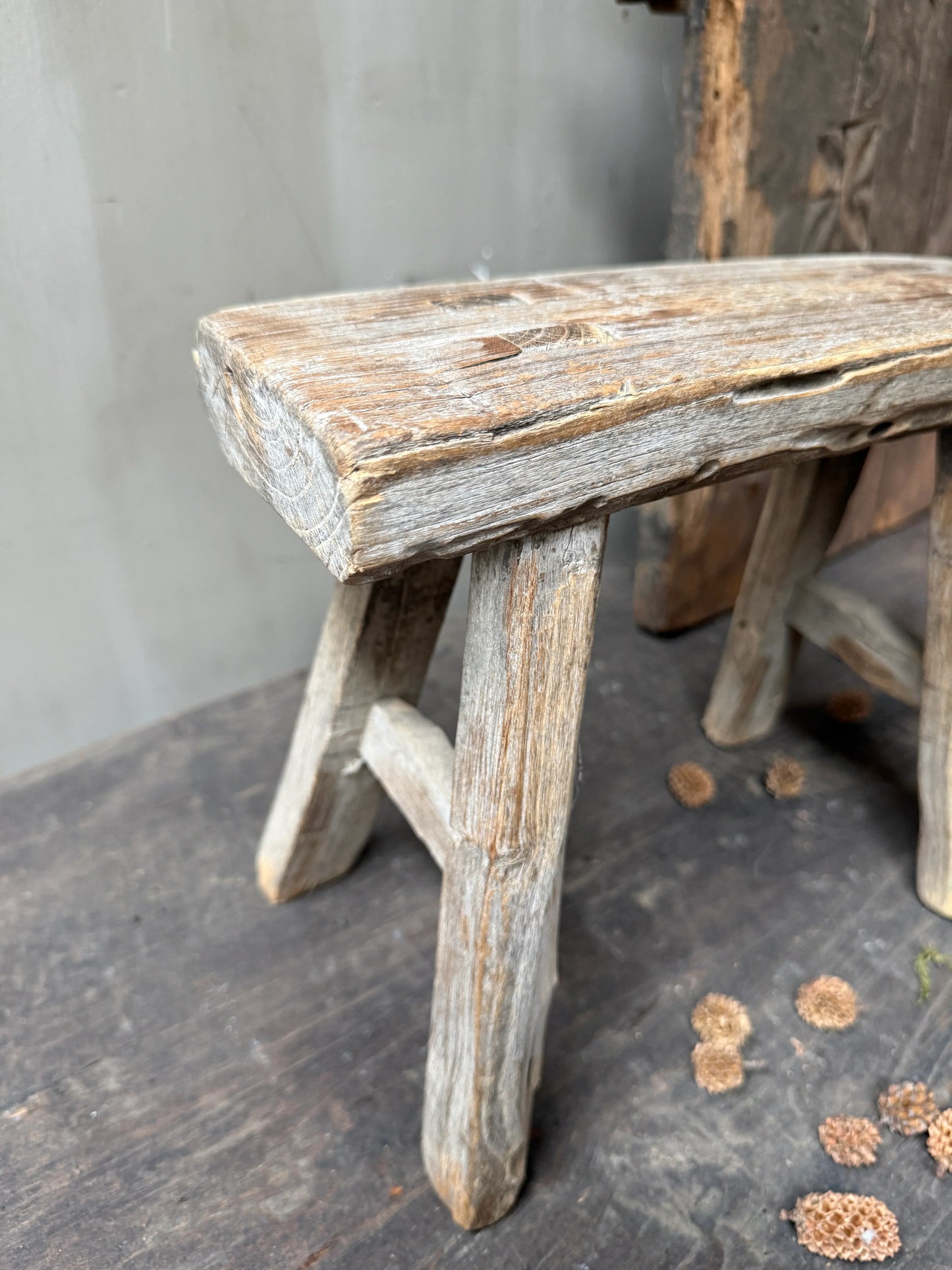 Antiek vensterbank / baby krukje - My Sober Home