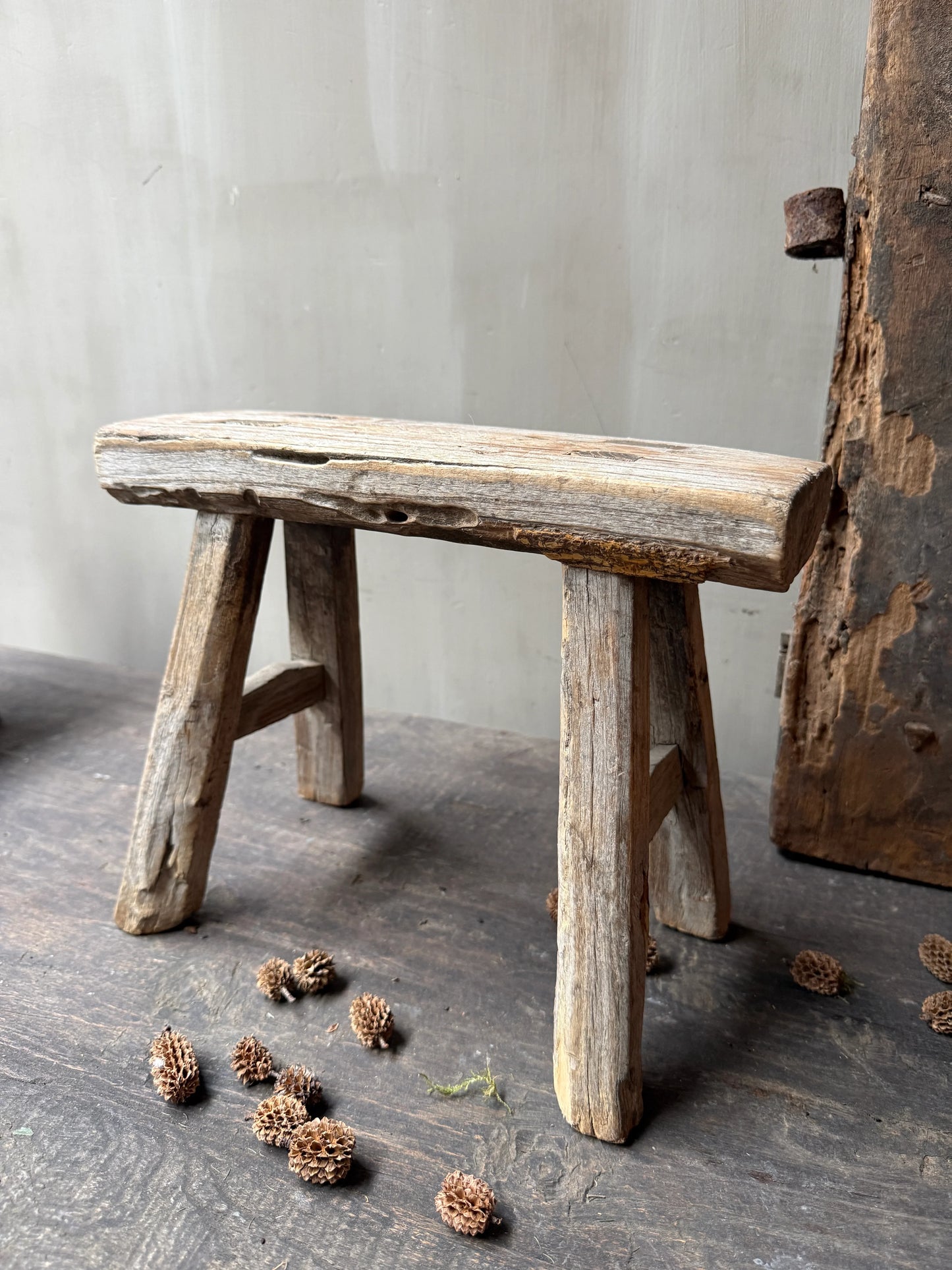 Antiek vensterbank / baby krukje - My Sober Home