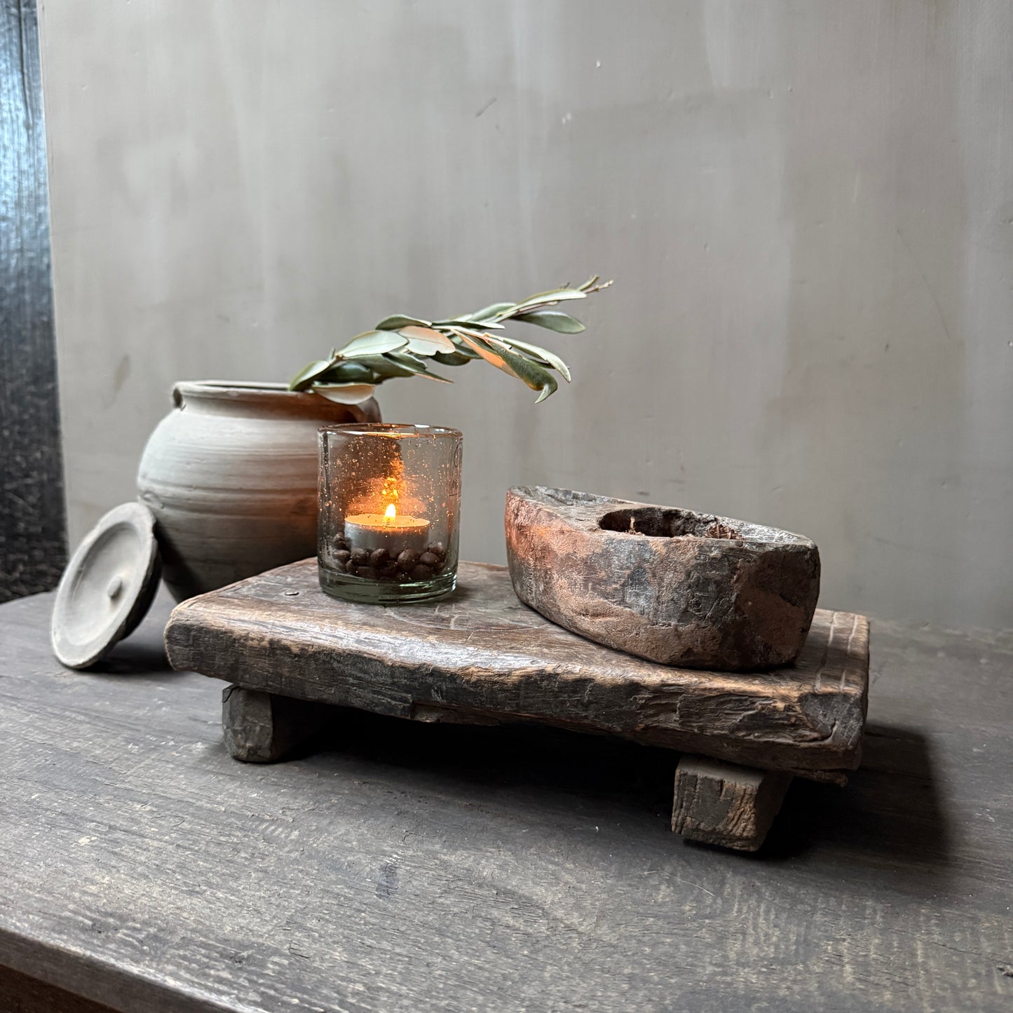 Innendekorationsset aus nepalesischen Krügen