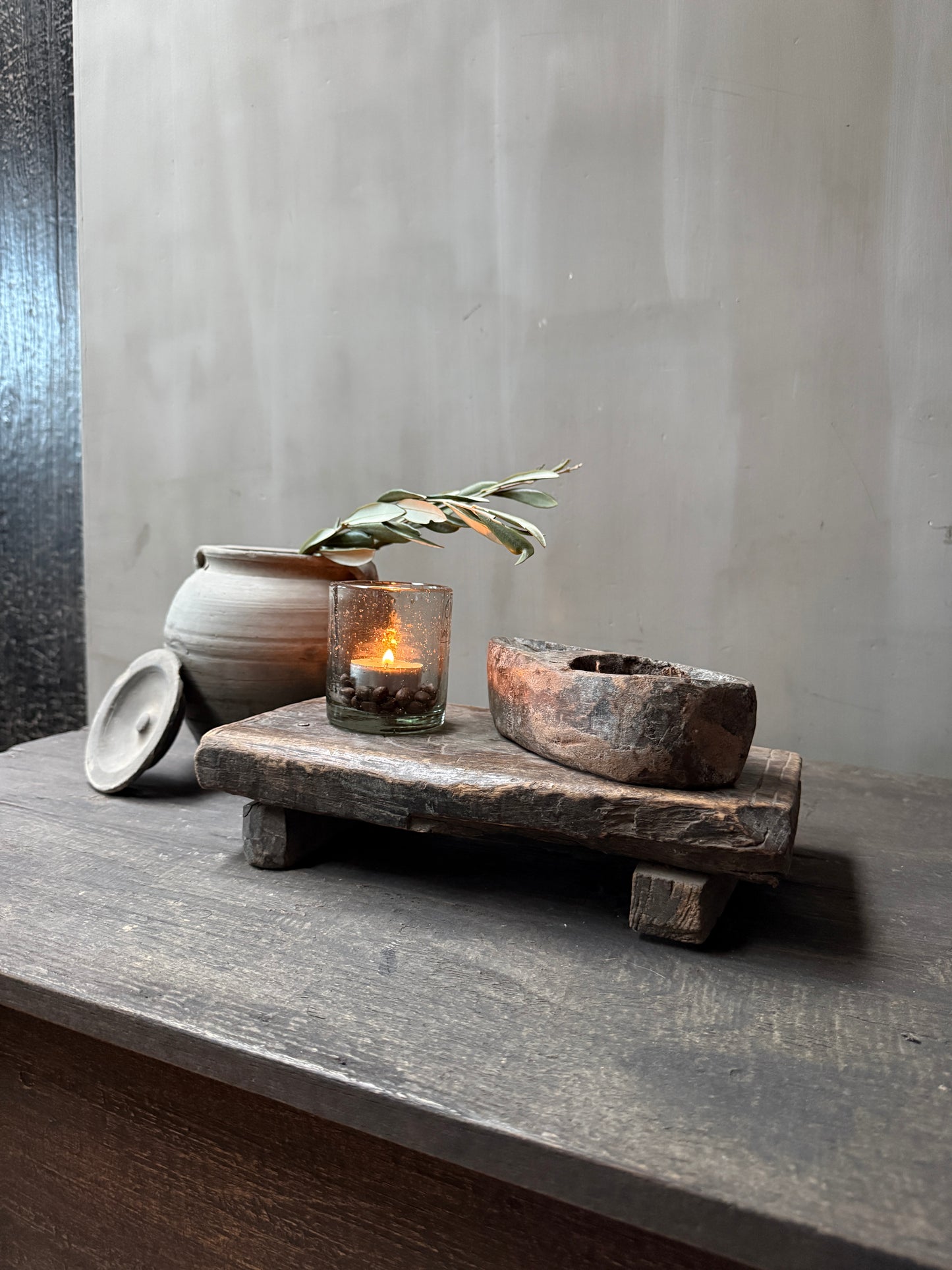 Innendekorationsset aus nepalesischen Krügen