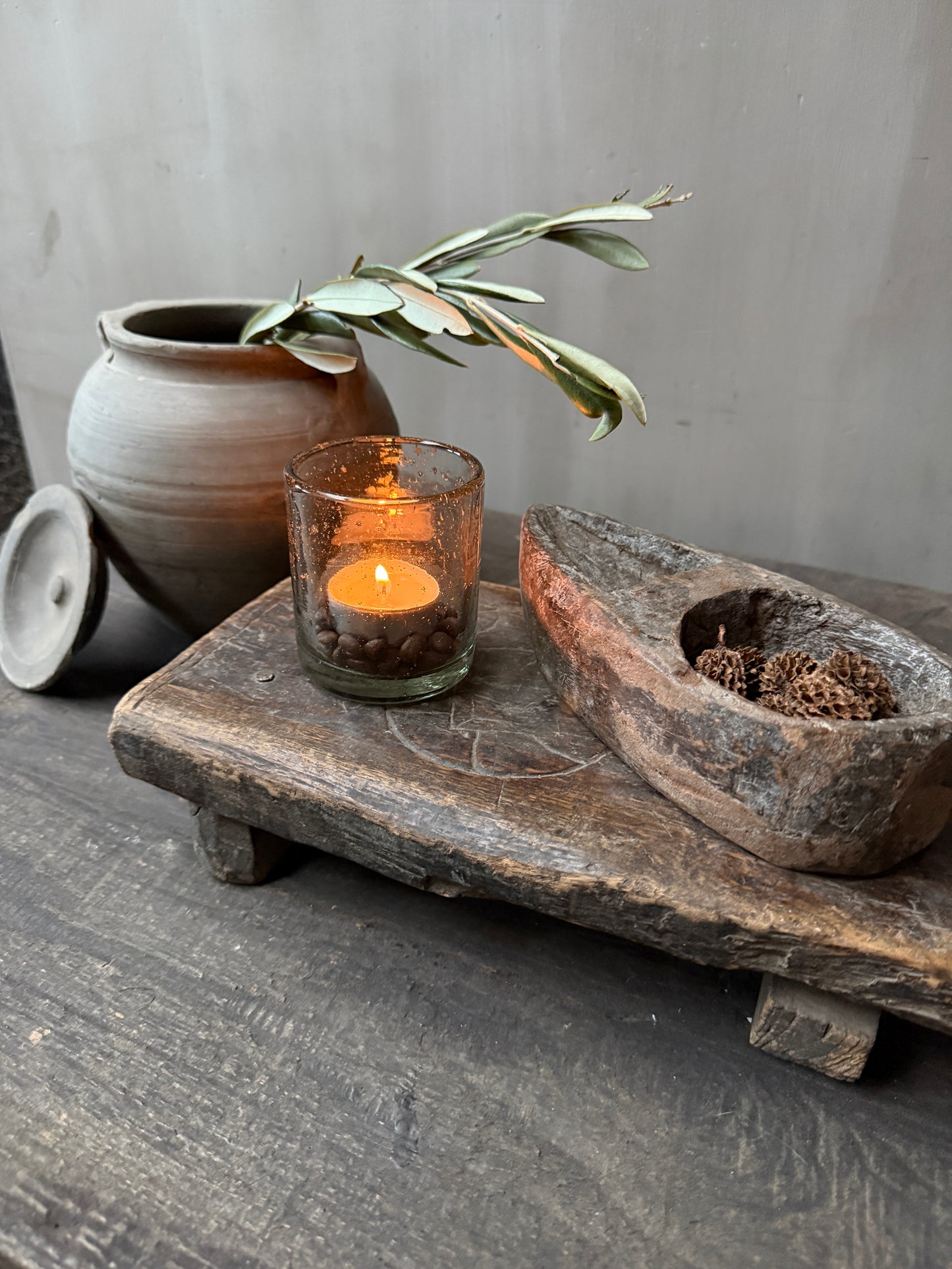 Innendekorationsset aus nepalesischen Krügen