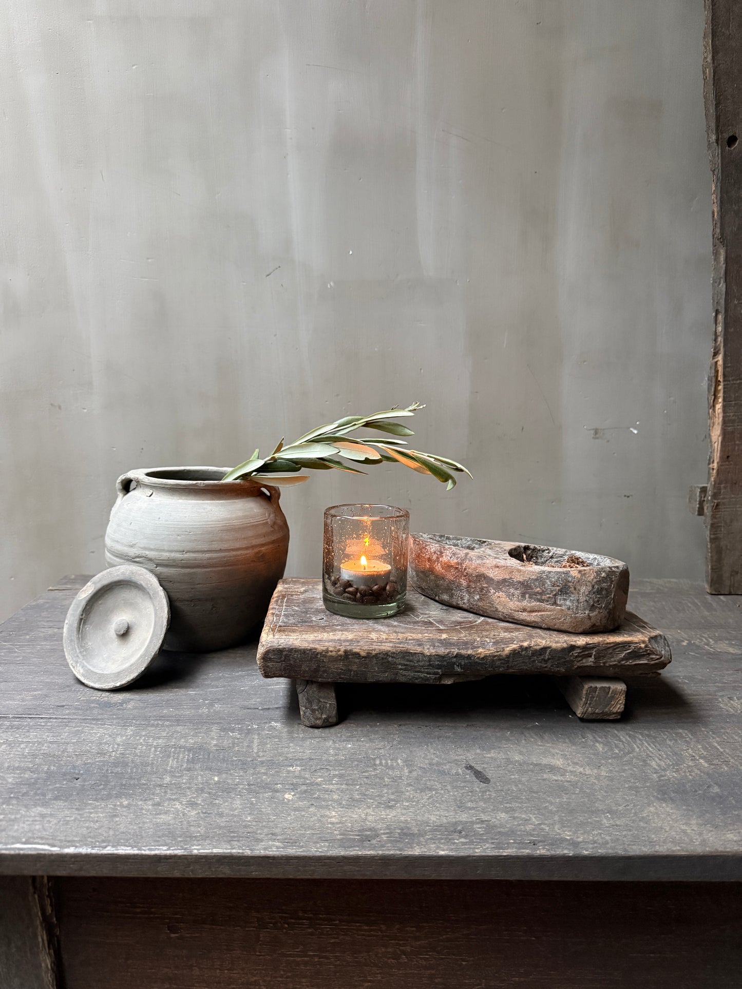 Innendekorationsset aus nepalesischen Krügen