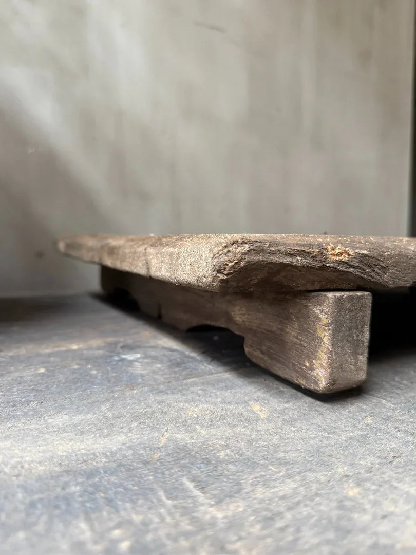 Authentieke, handgemaakte Bajot van oud hout, rustiek woonaccessoire uit India, sober interieur