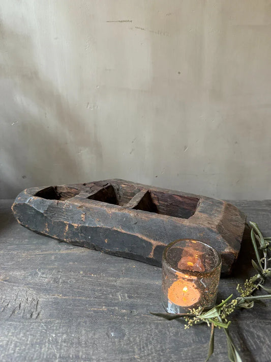 Authentiek houten bakje met vakjes, landelijke woonaccessoire, My Sober Home, sfeerlichtje
