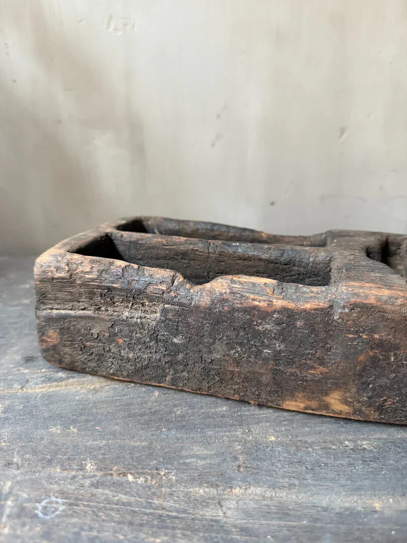 Oud houten bakje met vakjes - My Sober Home