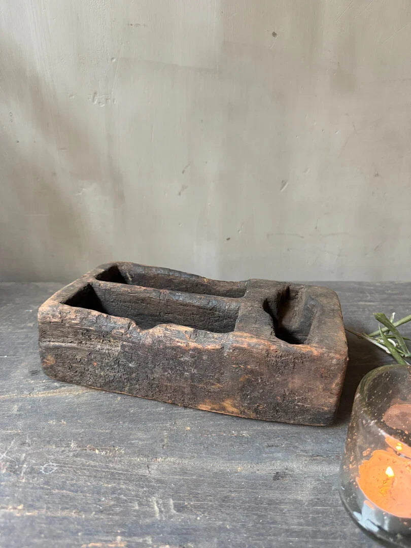 Oud houten bakje met vakjes - My Sober Home