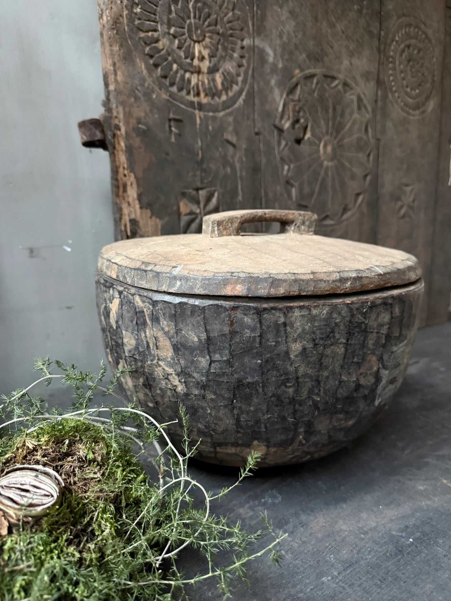 Handgemaakte houten bak met deksel, sober landelijk woonaccessoire, My Sober Home