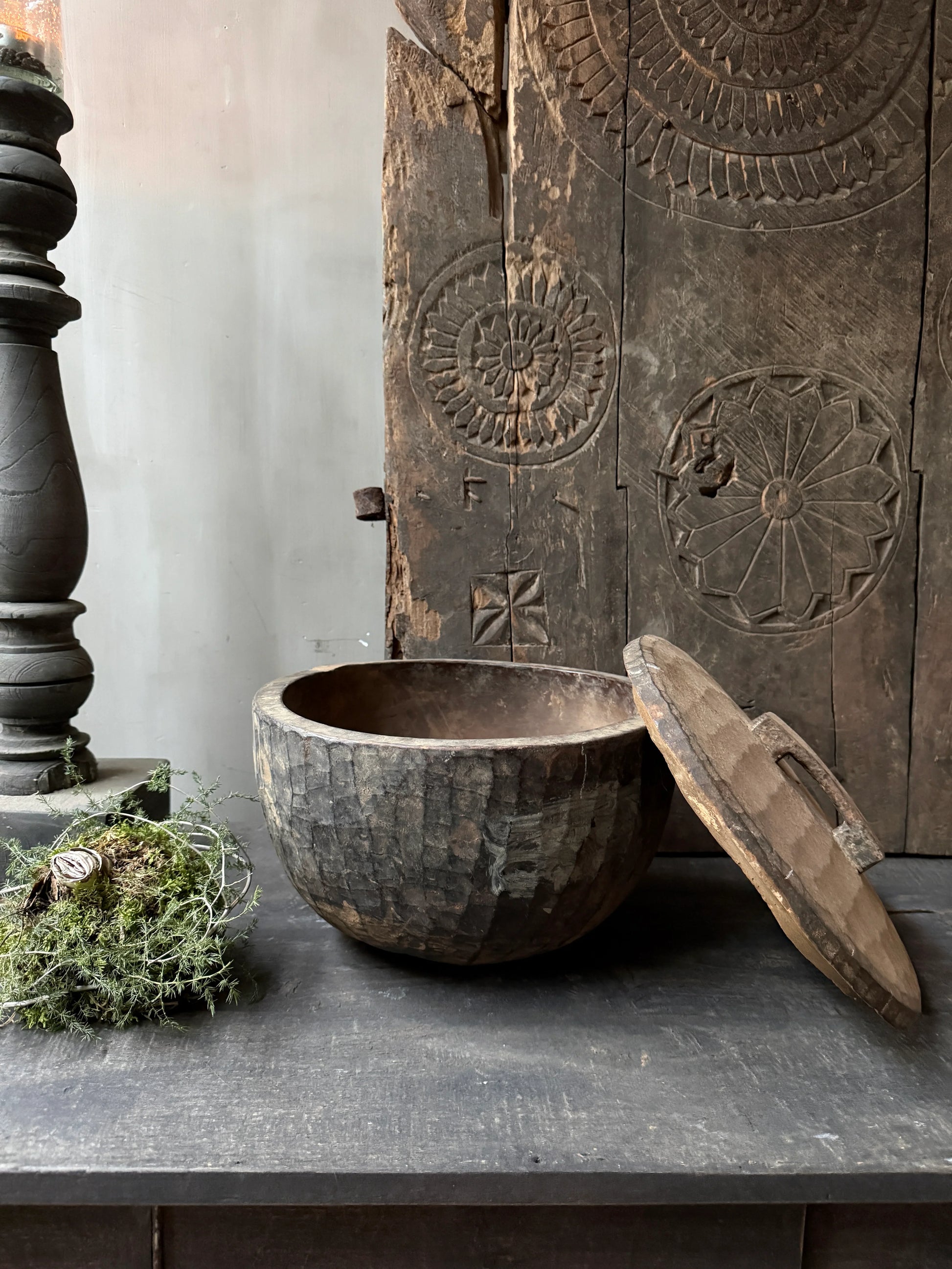 Authentieke handgemaakte houten bak met deksel, landelijke woonaccessoire, My Sober Home