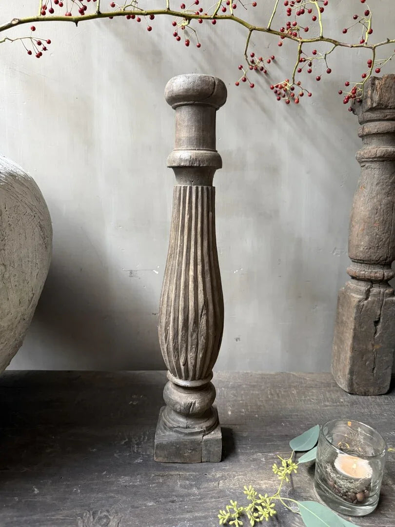 Authentieke handgemaakte houten baluster, landelijke woonaccessoire bij My Sober Home