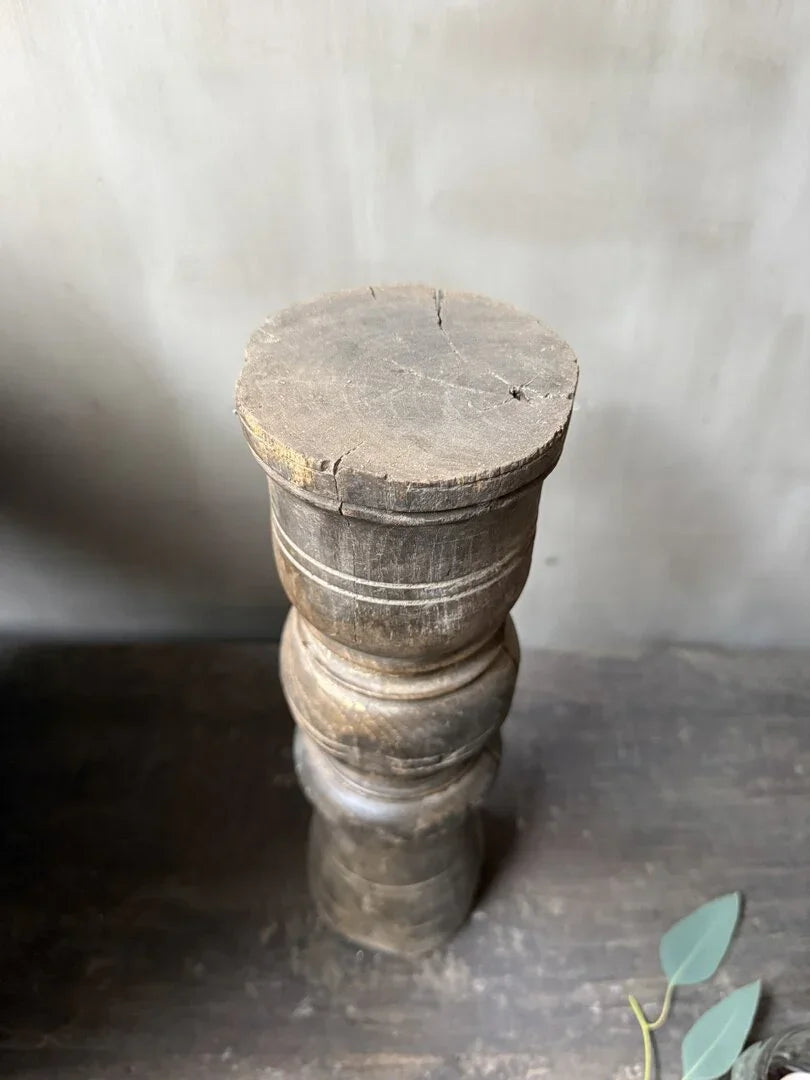 Authentieke houten baluster, handgemaakt, landelijke woonaccessoire uit India, sober interieur