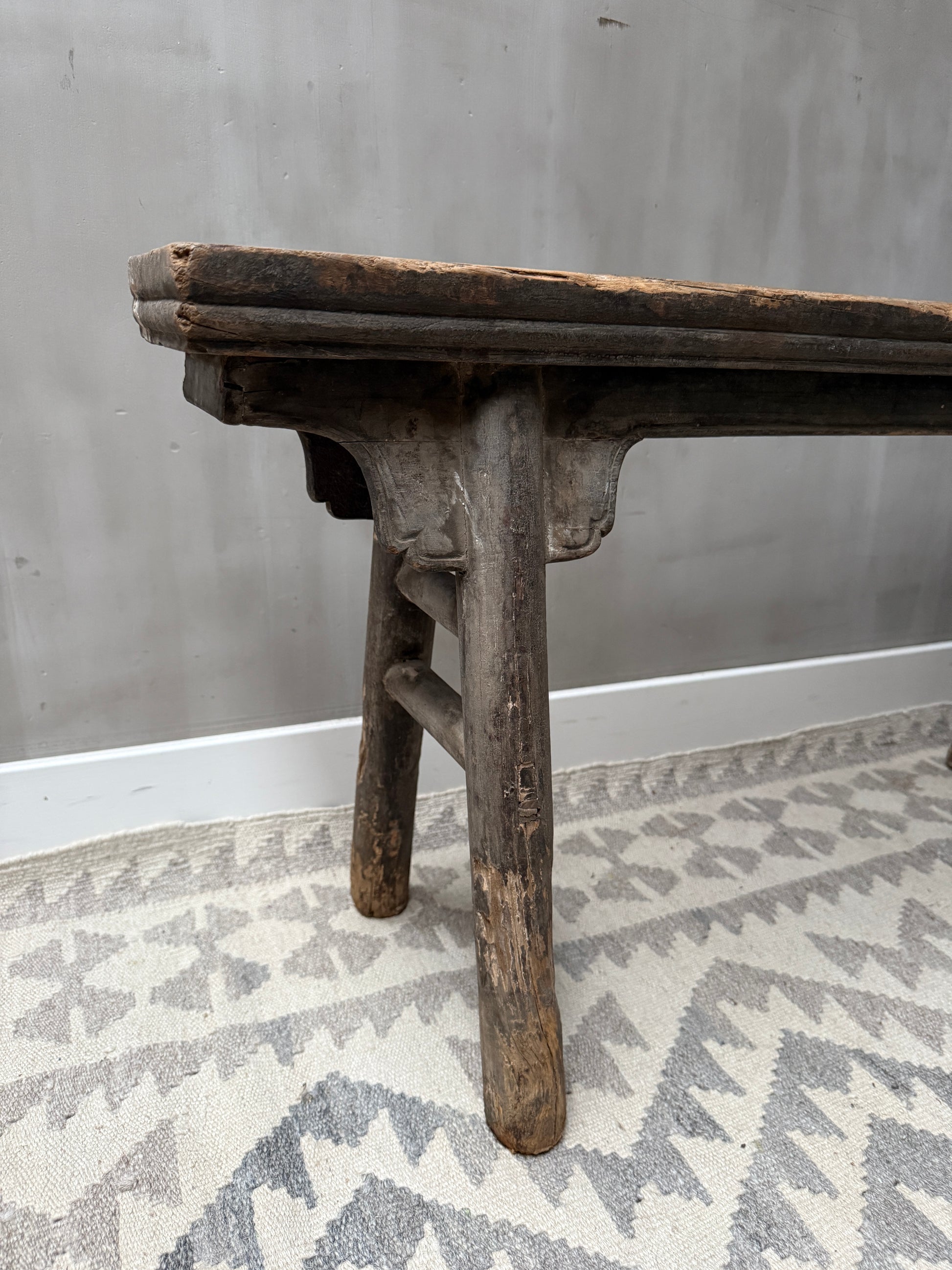 Authentiek handgemaakt houten bankje uit India, landelijk en sober interieur, My Sober Home