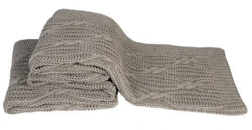 Sober grijze gebreide plaid, woonaccessoire, handgemaakt, landelijk interieur, My Sober Home