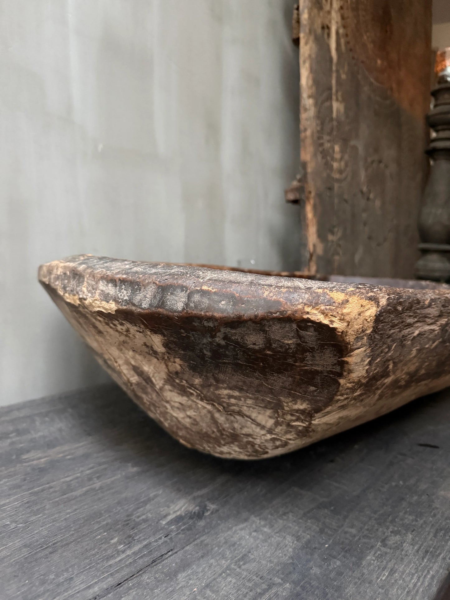 Uniek oud houten basin 70 × 45 × 20 cm met ronde bodem