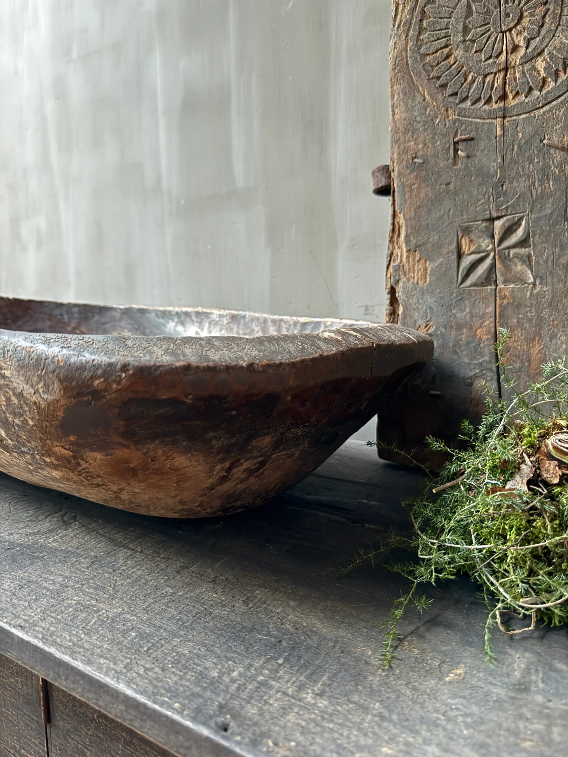 Uniek oud houten basin 70 × 45 × 20 cm met ronde bodem