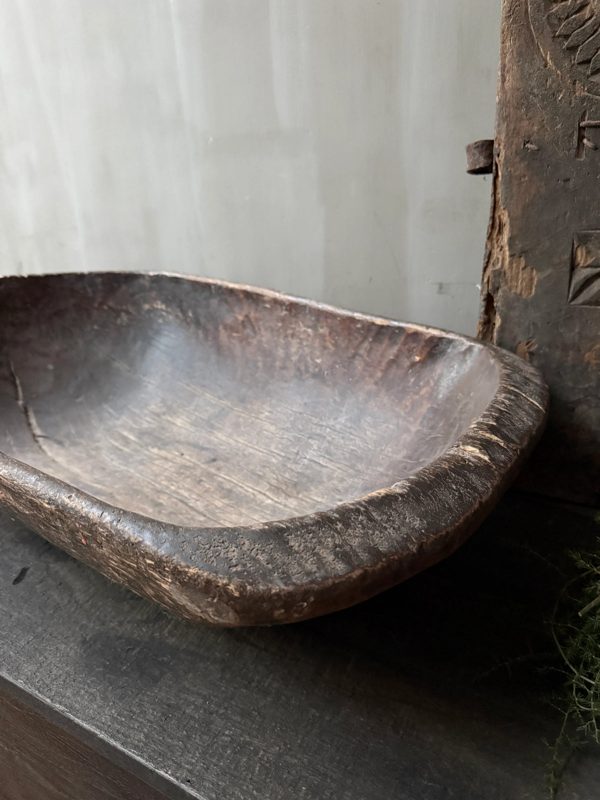 Uniek oud houten basin 70 × 45 × 20 cm met ronde bodem