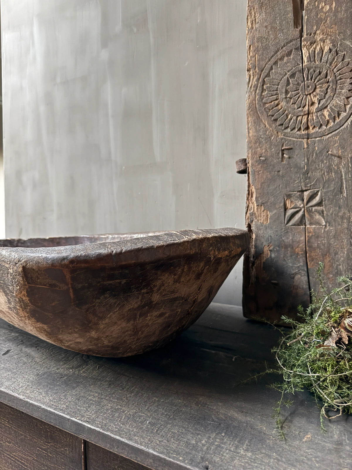 Uniek oud houten basin 70 × 45 × 20 cm met ronde bodem