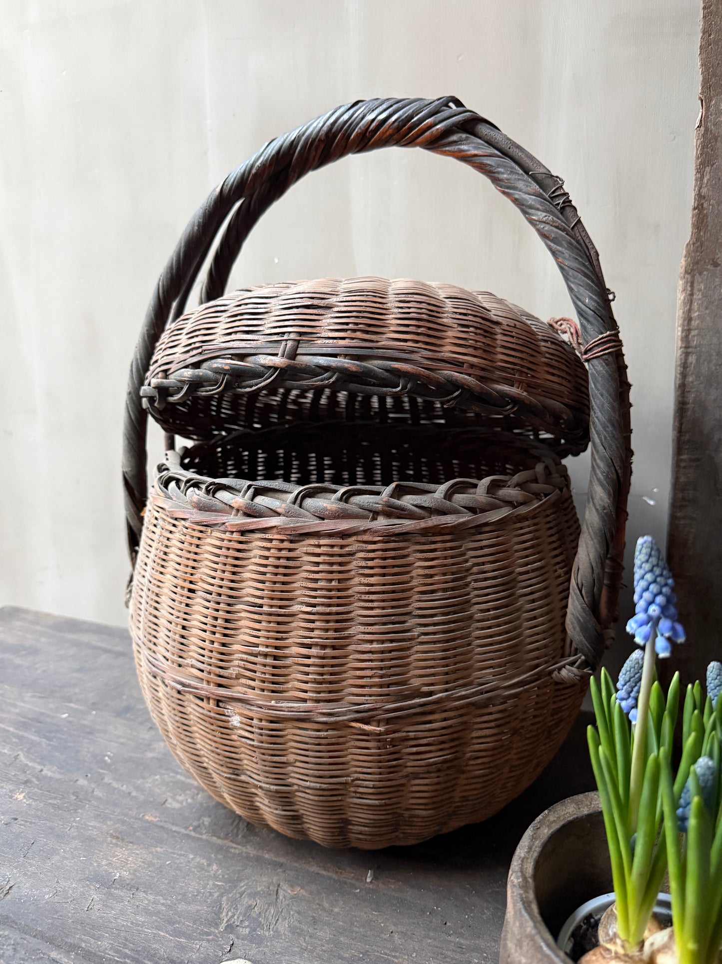 Chinese picking basket with handle