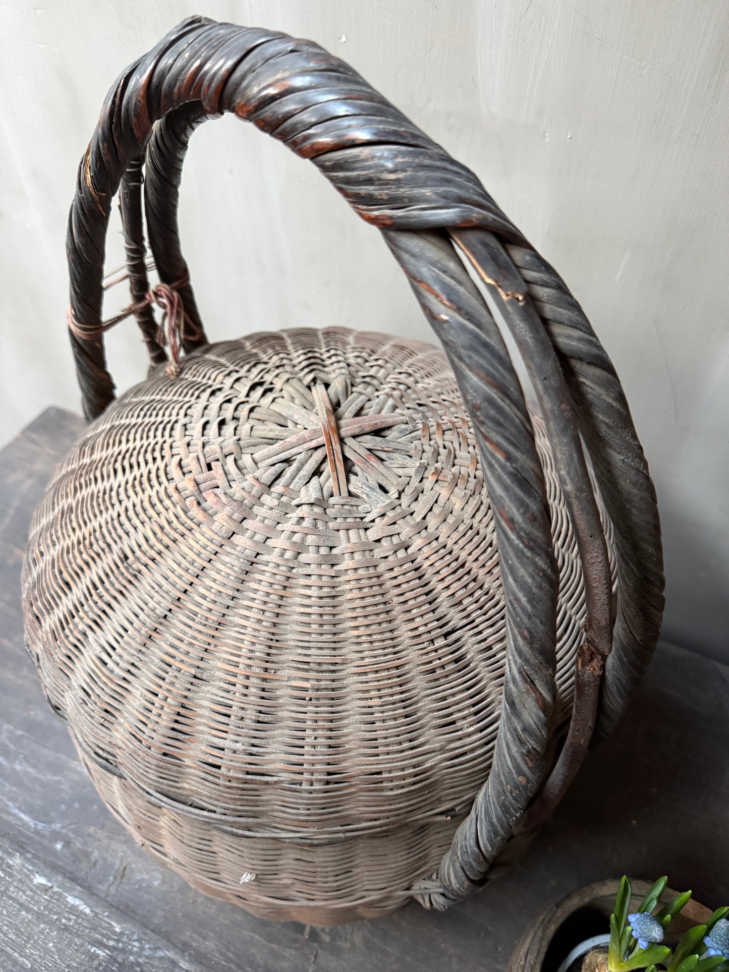 Chinese picking basket with handle