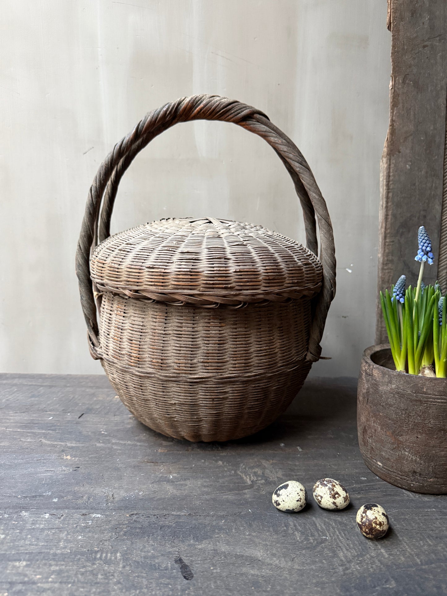 Chinese picking basket with handle